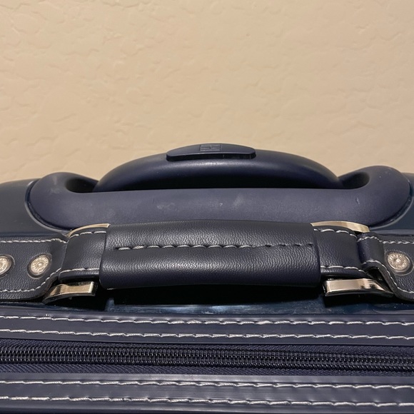 Tommy Hilfiger Lochwood 21" Hardside Carry-On Luggage Suitcase in Navy Blue - Picture 9 of 15